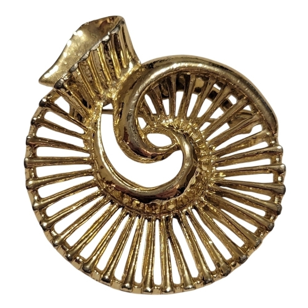 Vintage Gerry’s Gold Tone Shell Brooch | Coastal Nautical Pin